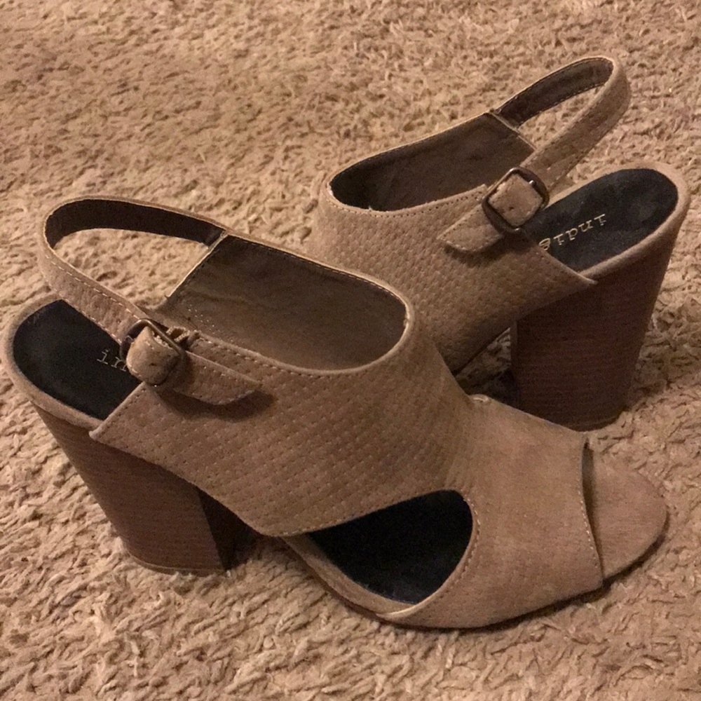 Peep toe shoes with cut out accents.